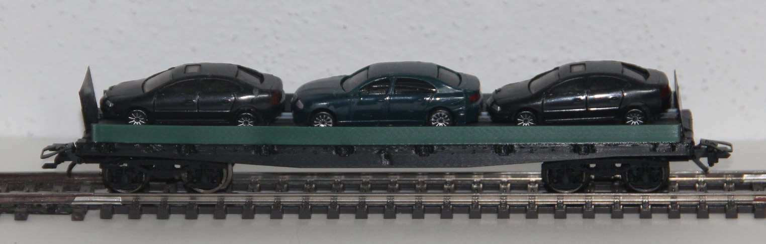 Niederbordwagen mit Fahrzeugen